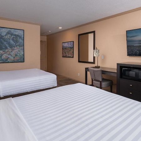 Prestige Inn Golden Eksteriør bilde