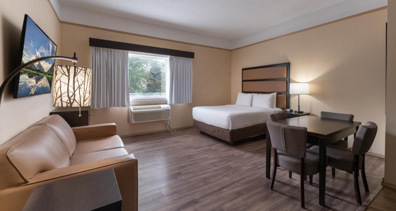 Prestige Inn Golden Eksteriør bilde