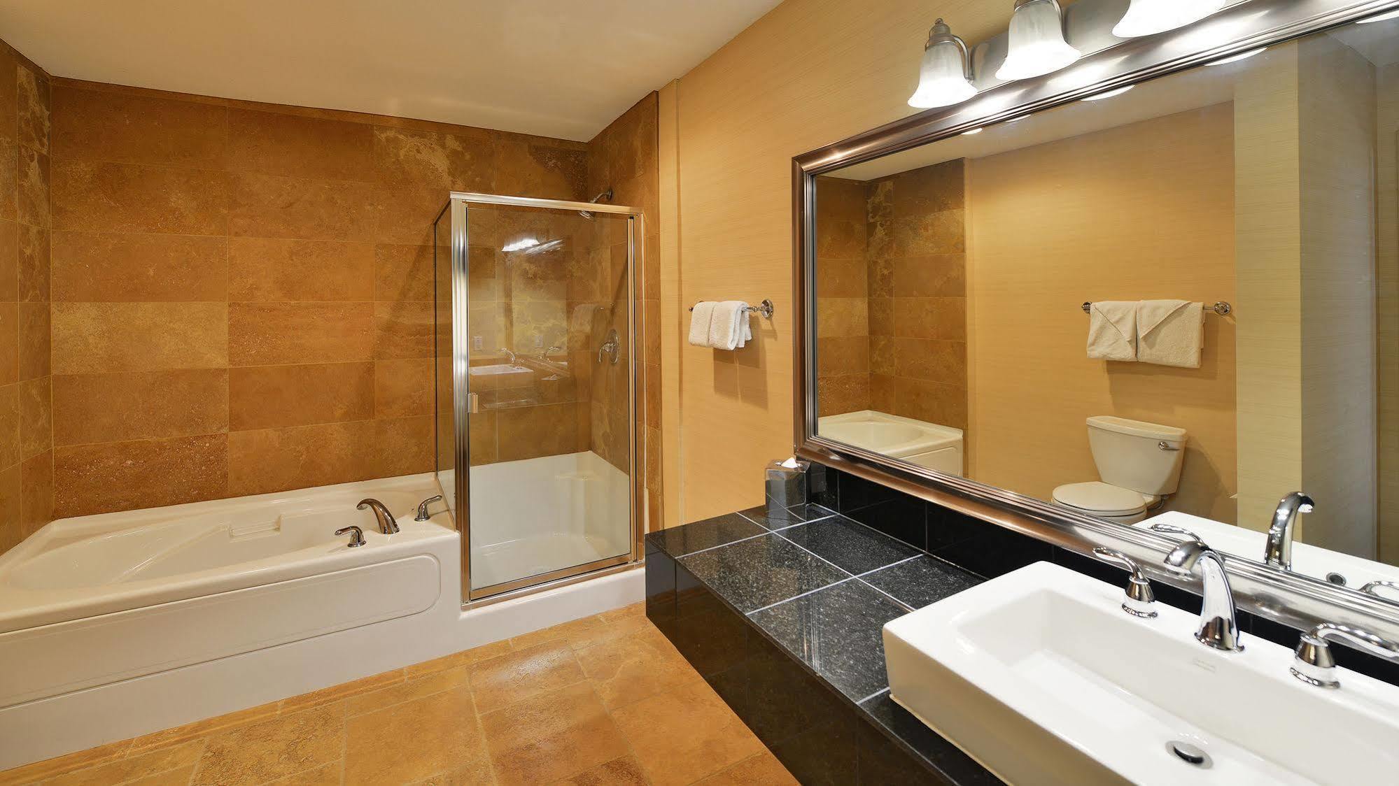 Prestige Inn Golden Eksteriør bilde